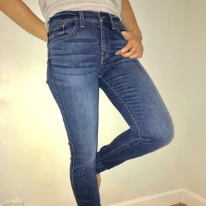 7 For All Mankind Gwenevere Skinny Jeans. Size 28